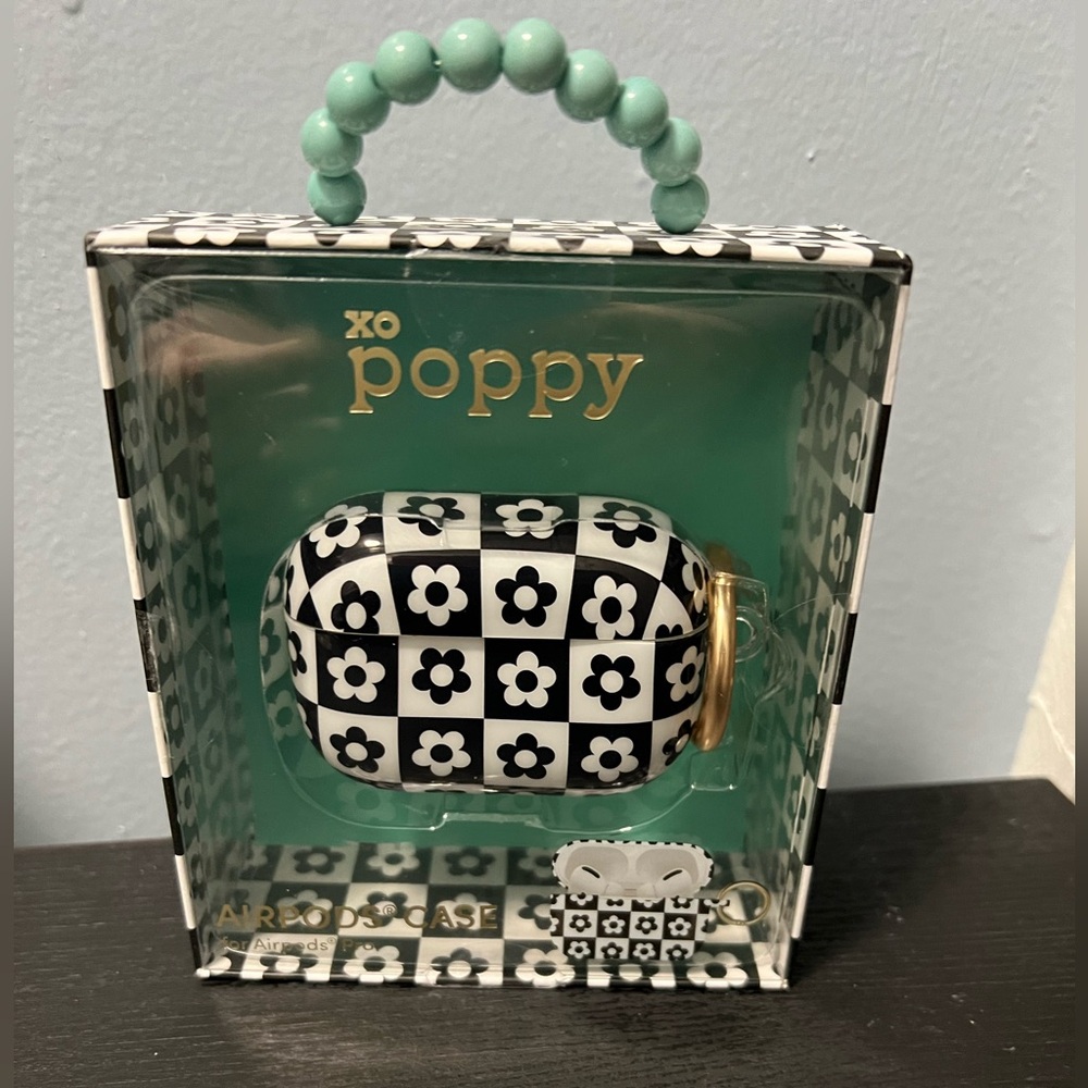 XO Poppy Black and White Floral AirPod Pro Case